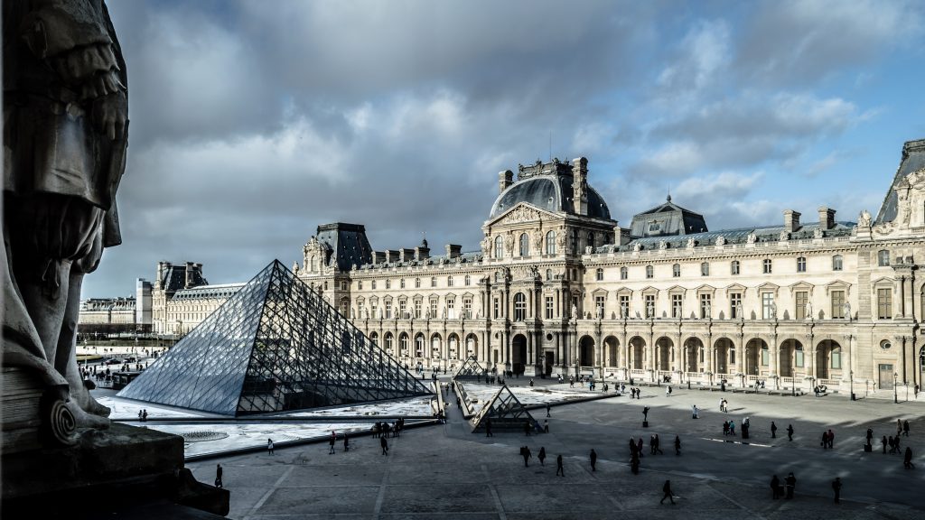 Musée et Pyramide du Louvre